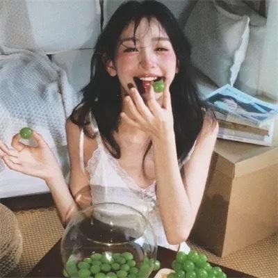 圆月映花都